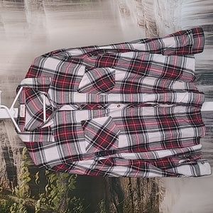 Maurices Womens 2 relaxed fit long sleeve button up collared plaid shirt
